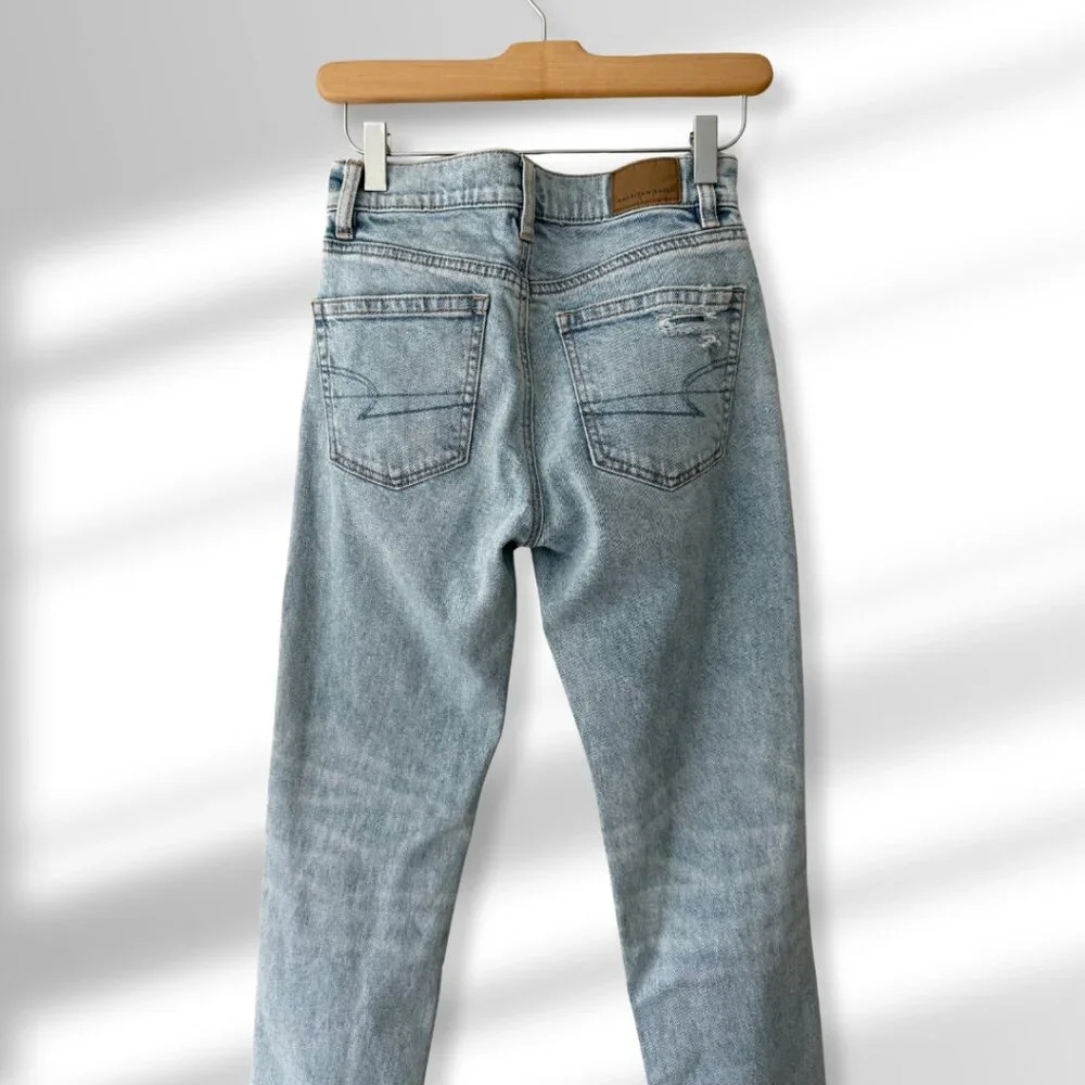 💙 American Eagle Distressed Boyfriend Jeans for Petites | Light Wash | Size 000 - Picture 4 of 8